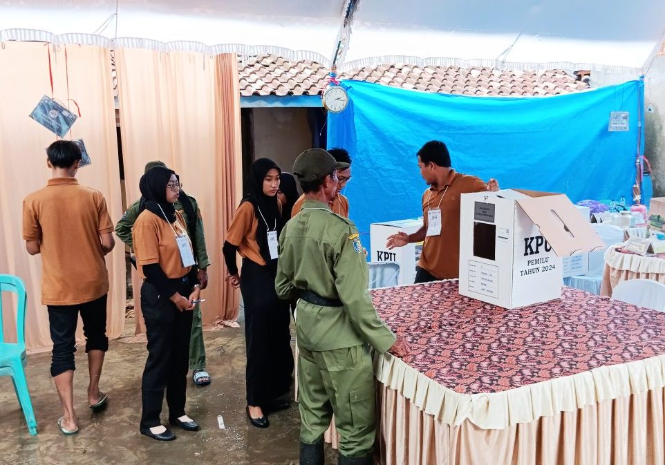 Indonesian voters flock to polling centers last February 2024